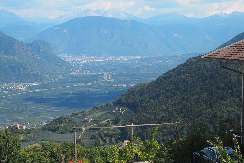 Die Aussicht gegen Bozen / Il panorama verso Bolzano