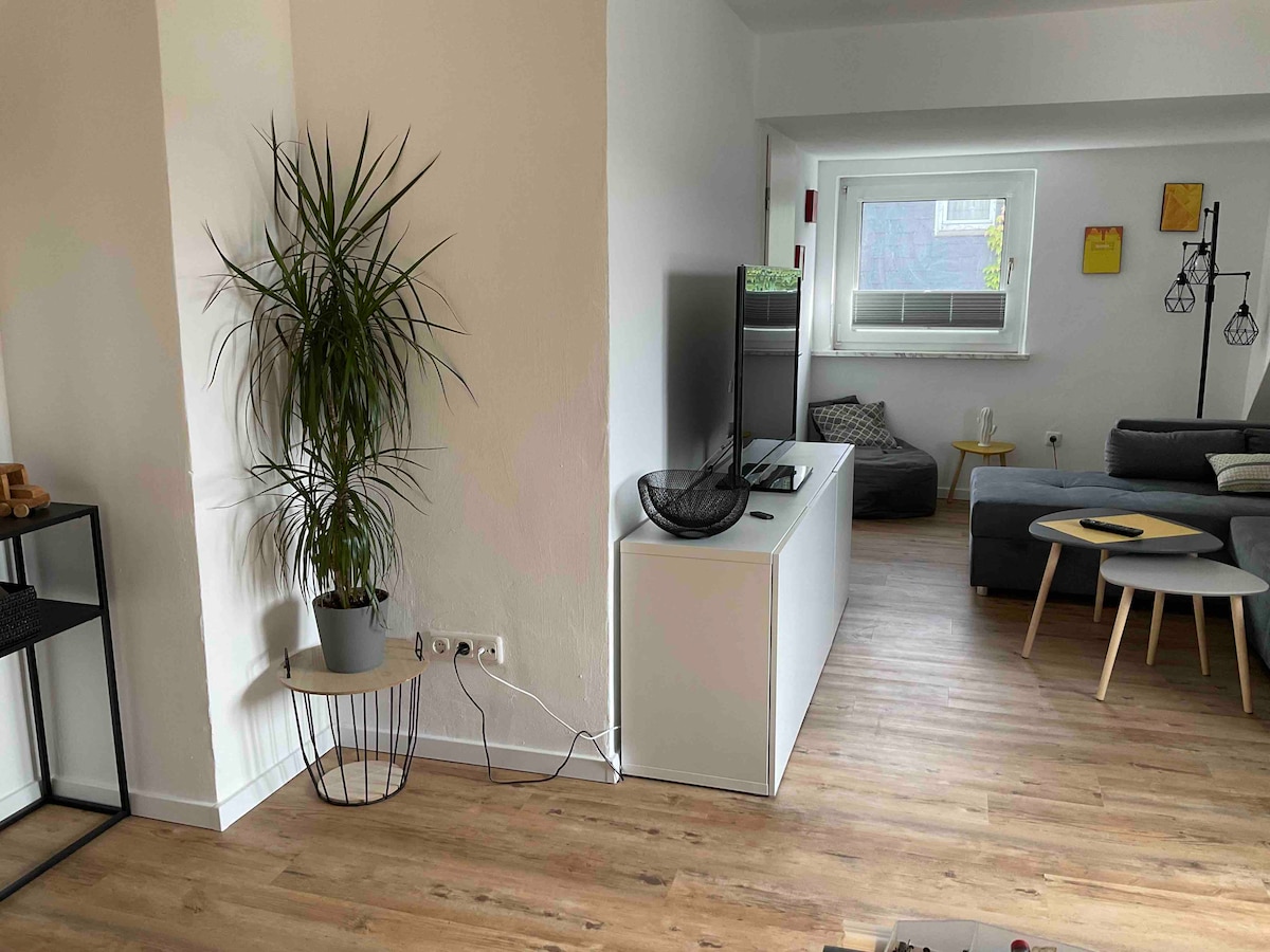 Erfolgreiche Airbnb-Immobilie: Beautiful attic apartment in Essen on Lake Baldeney in Essen