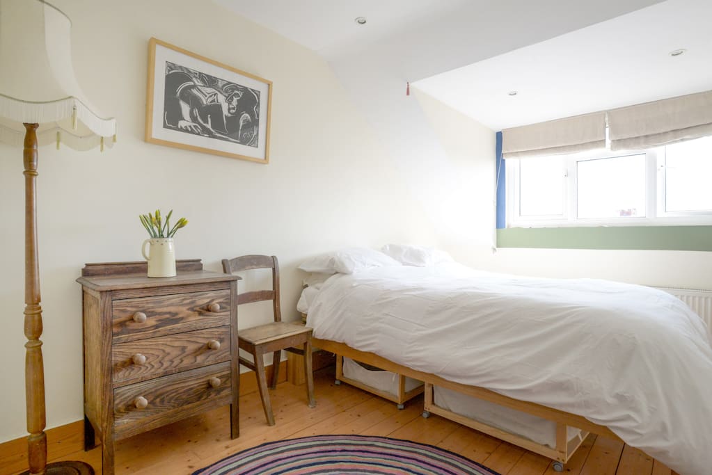 Light and airy room, with queen size comfy bed!