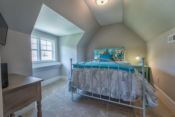 Tretia spálňa na poschodí s manželskou posteľ
