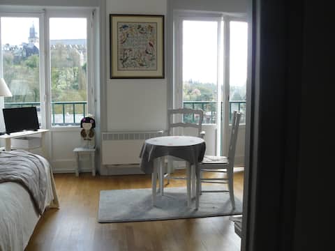 Popular Airbnb listing: Exceptional panorama of ramparts and upper town in Archidiocèse De Rennes, Dol Et Saint Malo