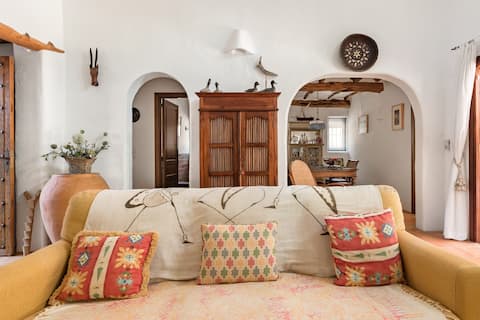 Anuncio de Airbnb popular: Villa with private pool at 100m. Portet Moraira en Teulada