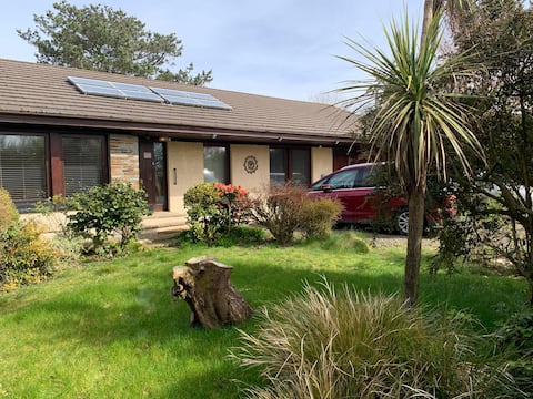 Large & Spacious with Games Room, bungalow nr Bude