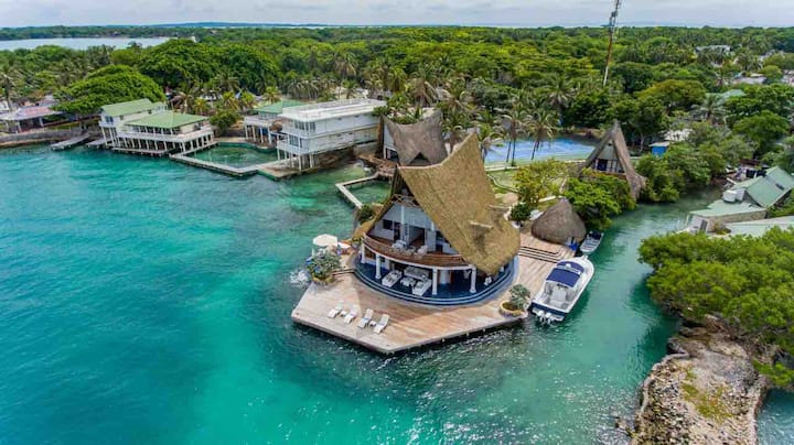 Whole House front to sea, pool, jacuzzi, WIFI20pax