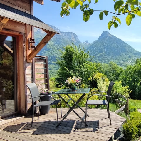 Cozy little cottage between Lake and Mountain