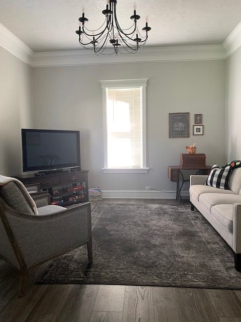 Popular Airbnb listing: Little Farmhouse in the City - 10 min. from SLC in Ogden / Clearfield