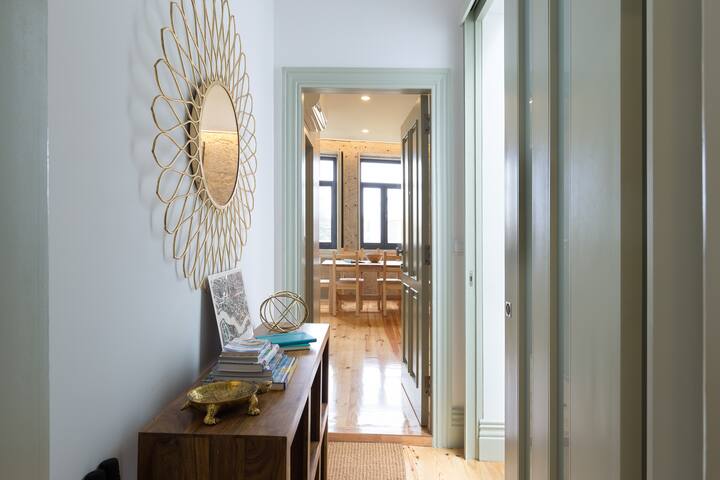 Luz & Alegria Place – your Porto House w/ parking! gallery image 5