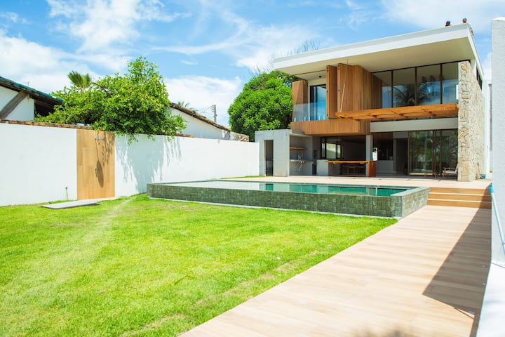 Luxury House with Private Beach and Heated Pool