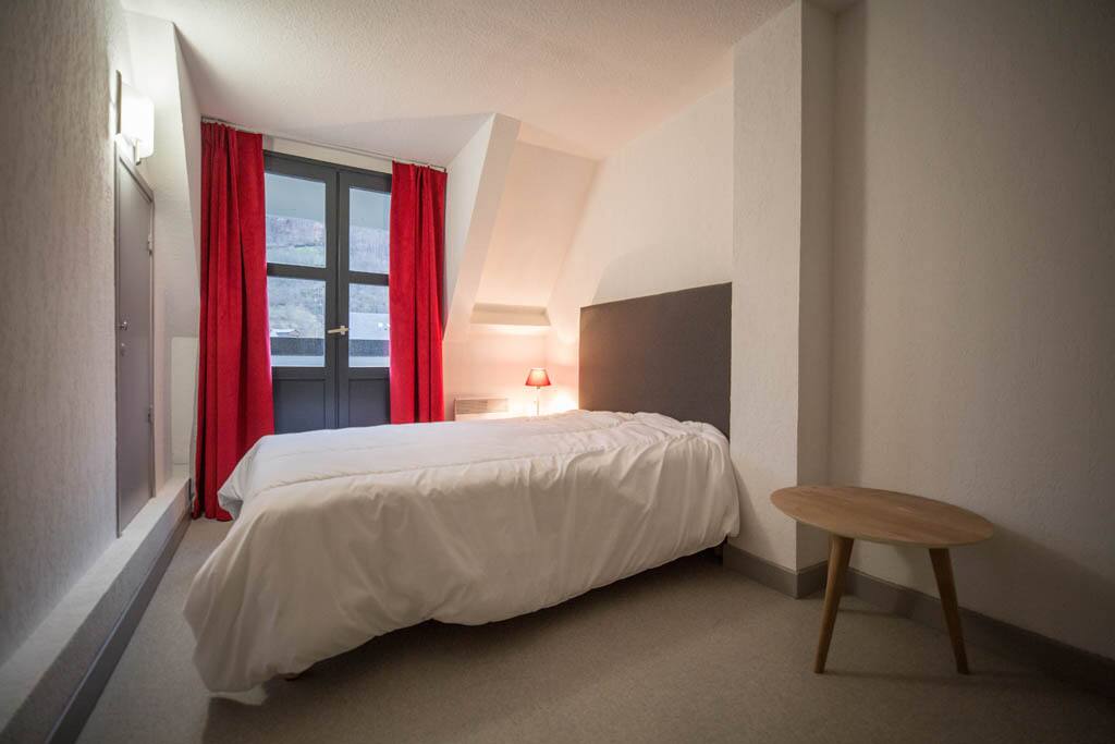 Chambre avec lit double
