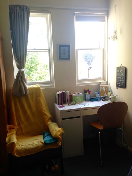 the room and the desk