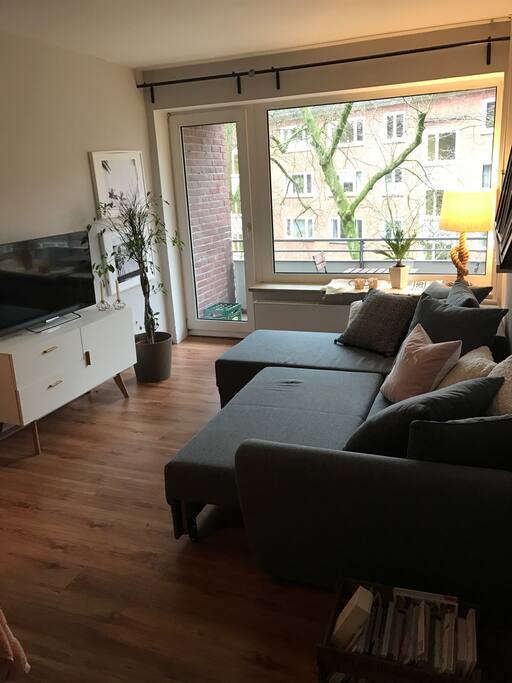 Wohnzimmer mit großer Schlafcouch