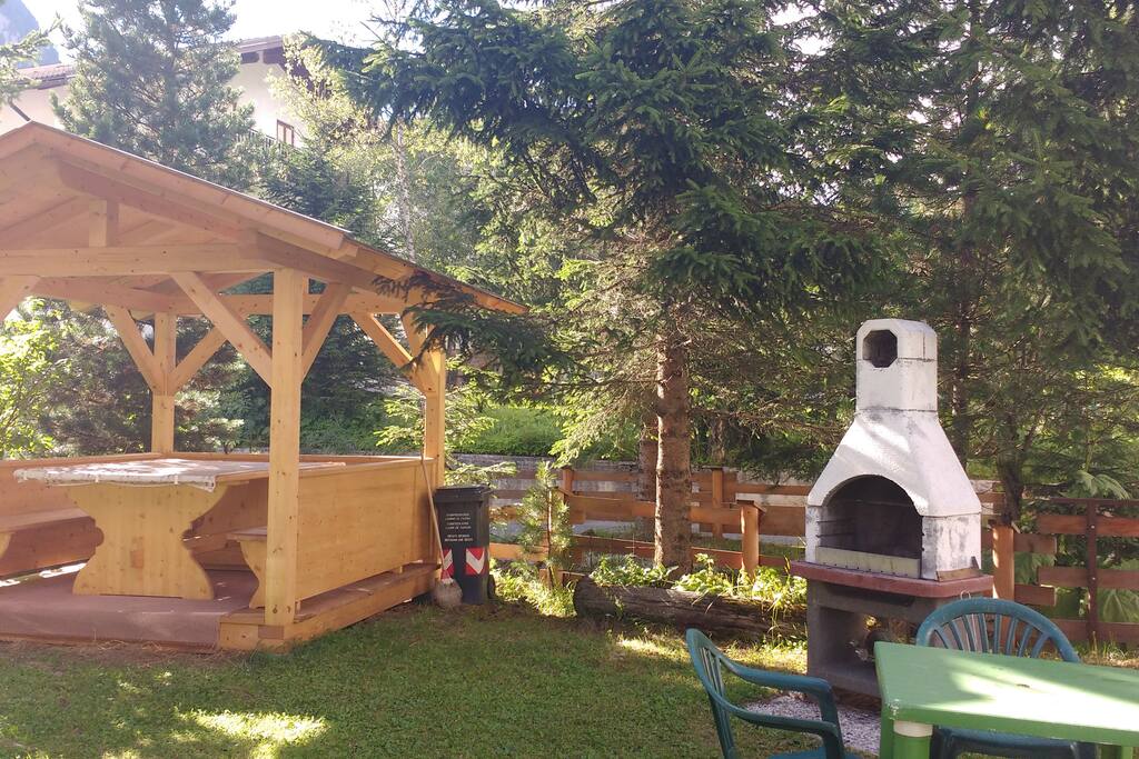 Giardino con BBQ