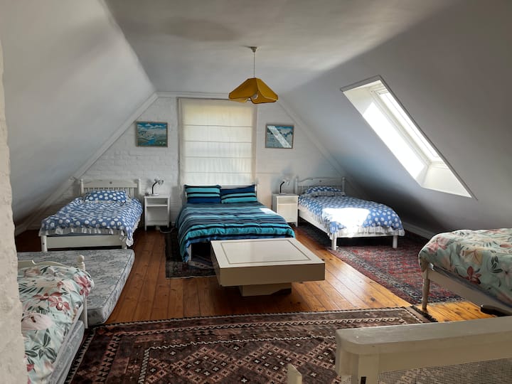 شقة علوية للأطفال بطابقين 