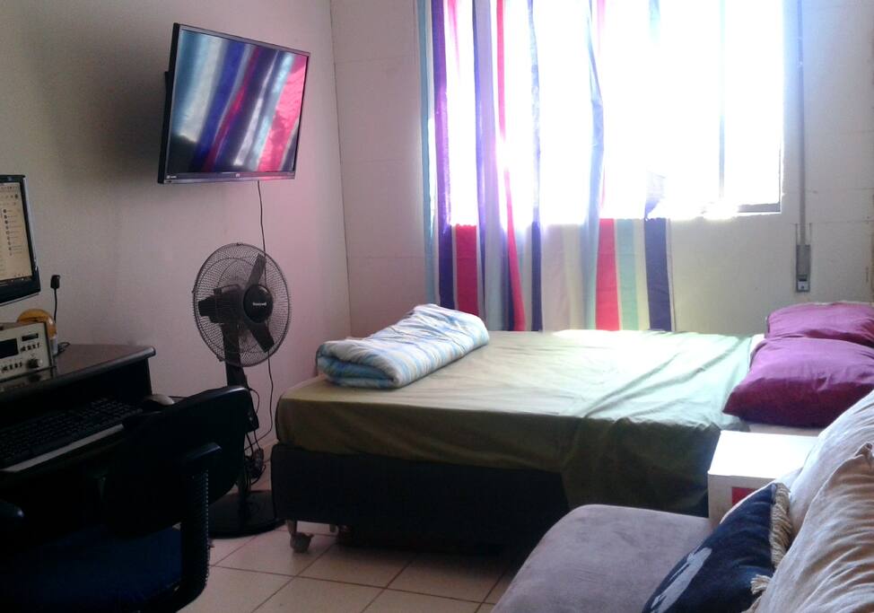 Este é o meu quarto. Eventualmente estará para alugar também, quando eu estiver viajando ou algo assim.