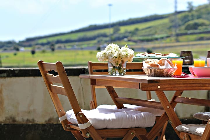 The Gate House - Charm and Comfort in Azores