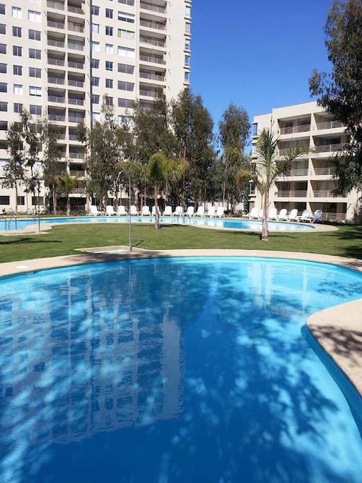 Piscina de niños y piscina de adultos