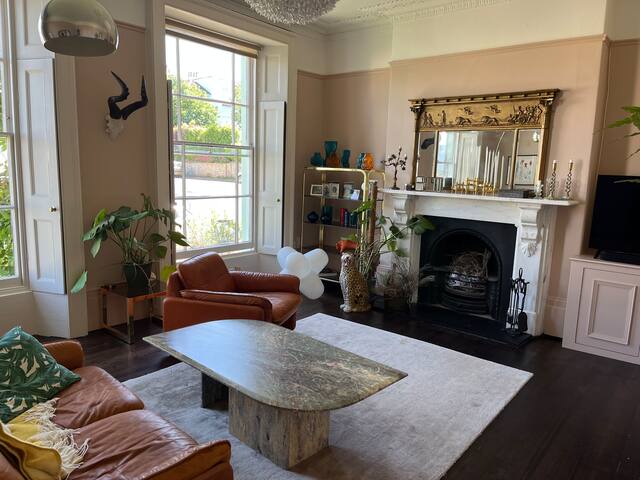 Stylish 3/4 Bed Home In Bristol’s Coolest Quarter