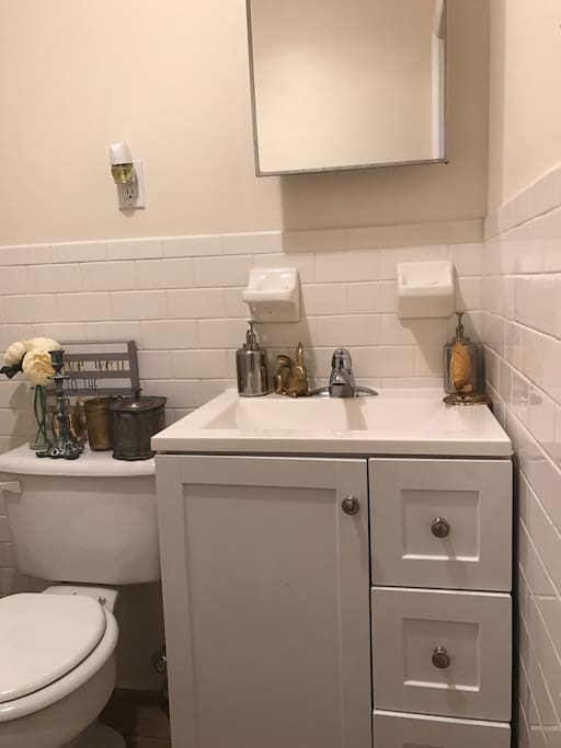 Clean fresh mid size bathroom. We have soap, shampoo and conditioner available upon request. We are more than happy to supply.
