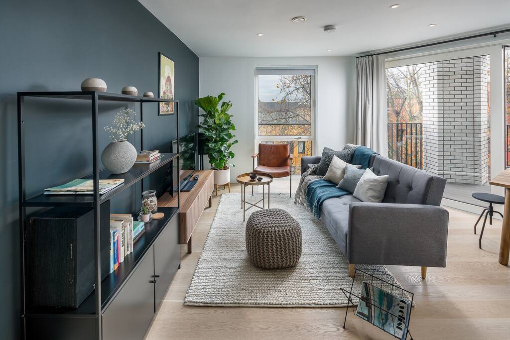 The design is classic and chic.