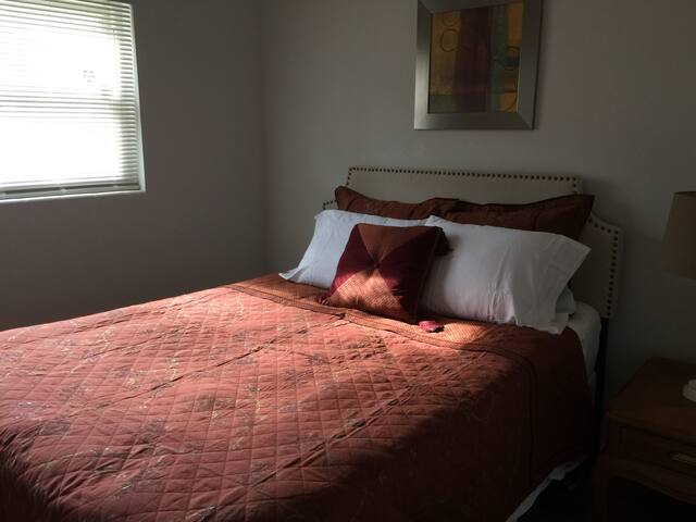 Light and Easy Getaways 1 :) (PRIVATE ROOM)