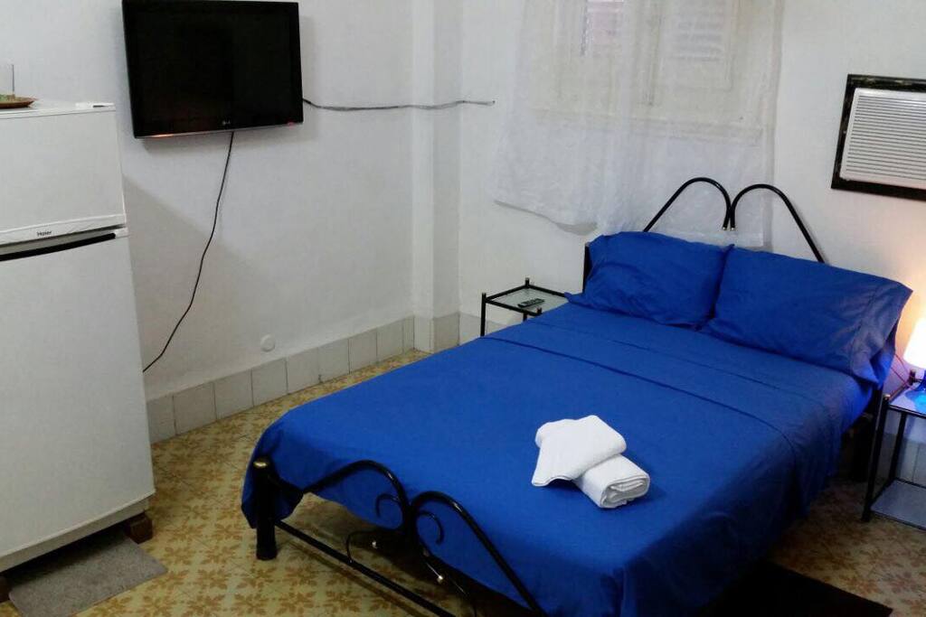 Room with private and “separate” entrance . We will provide you a key once you arrive to the apartment.