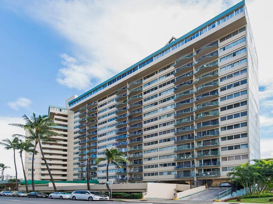 Front of Royal Aloha Building from McCully Street