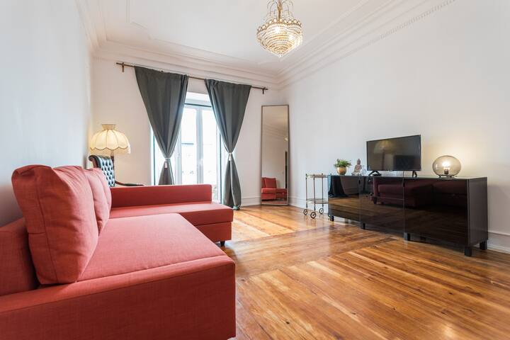 AMAZING 6 Rooms Apartment in heart of Metropolis gallery image 5