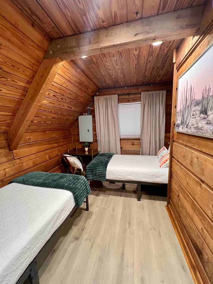 Bedroom 1 - Twin beds  