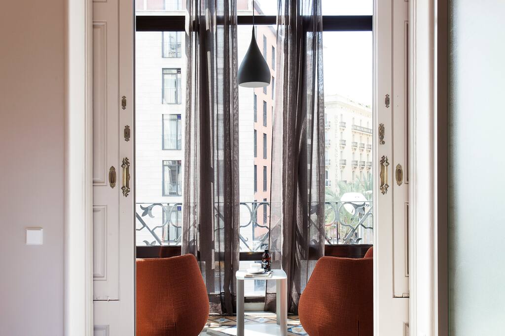 Baywindow with comfy seating