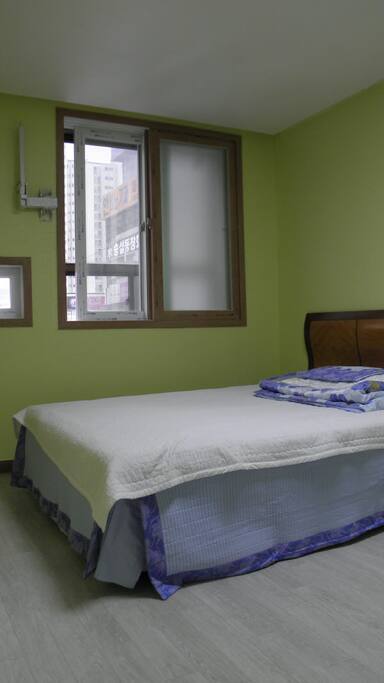 Queen size bed room