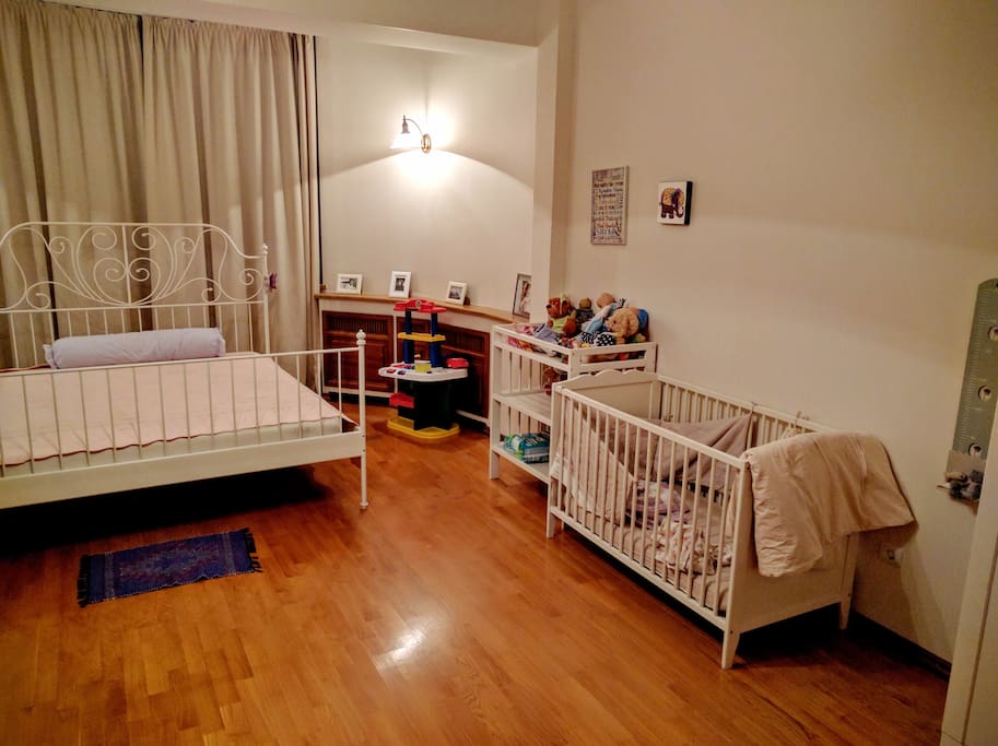 Bedroom #2 (child room, double bed + crib)