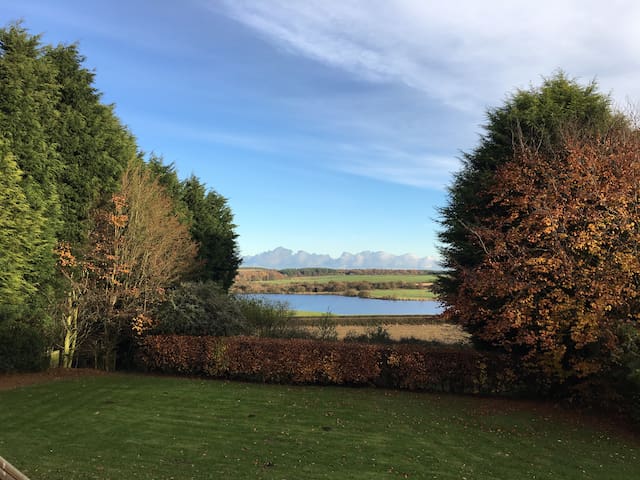 5 bed with hot tub and reservoir views