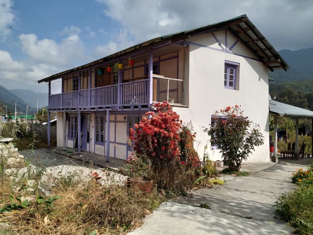 Traveler's Room at Red Berry Farmstay in Shergaon