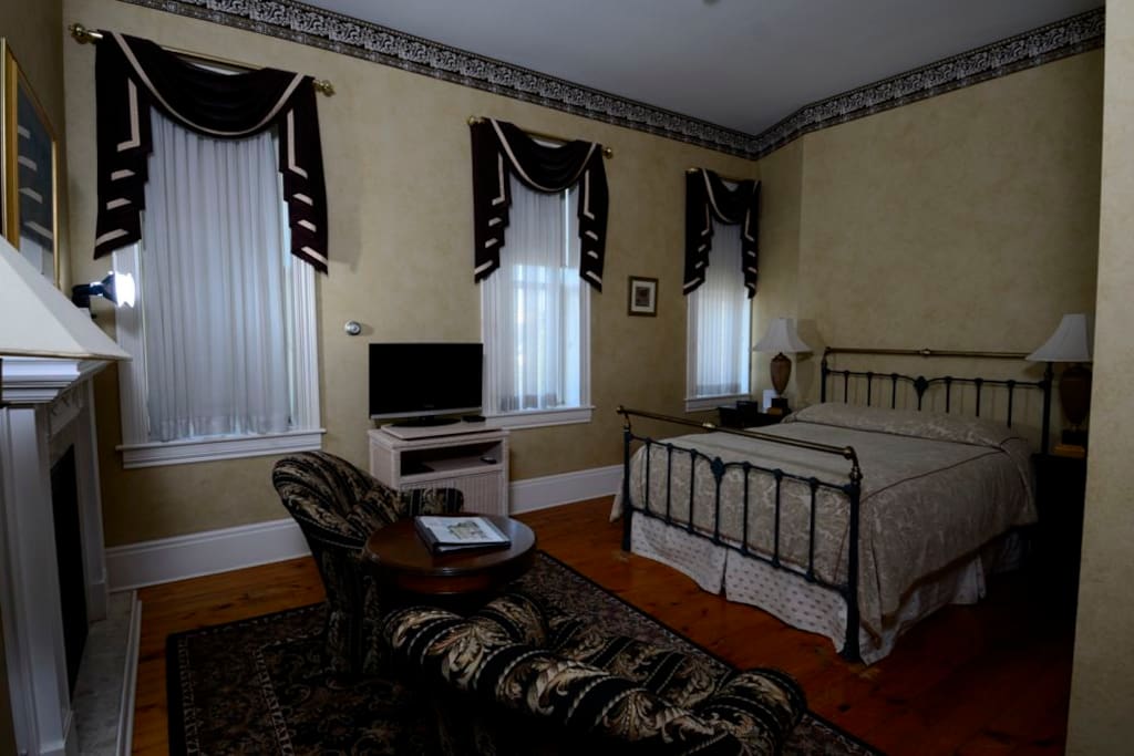 The Gold Leaf Room