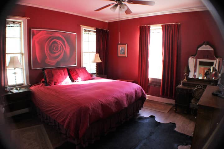 غرفة نوم رئيسية رومانسية