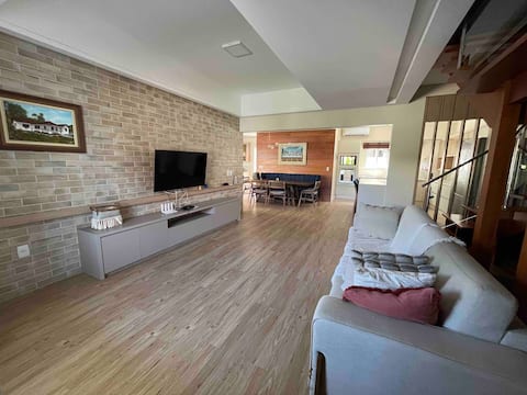 Popular Airbnb listing: High-end beach house in Governador Celso Ramos