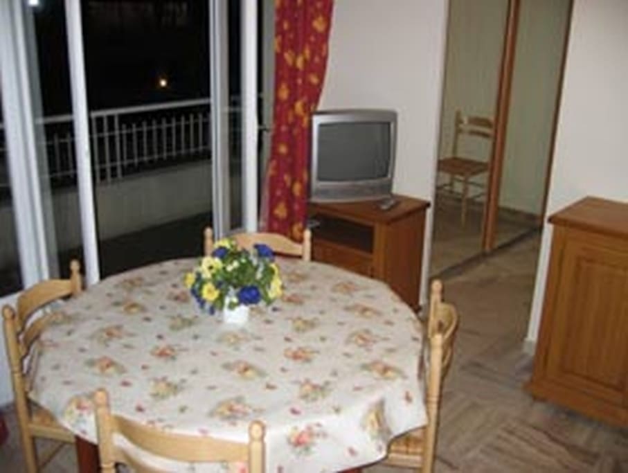 Séjour donnant sur une terrasse de 12m2