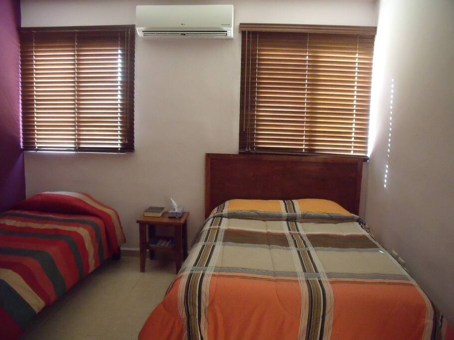 Your bedroom is nice, isn't it? :)
Tu habitación es bonita, verdad? :)
Nice bedroom