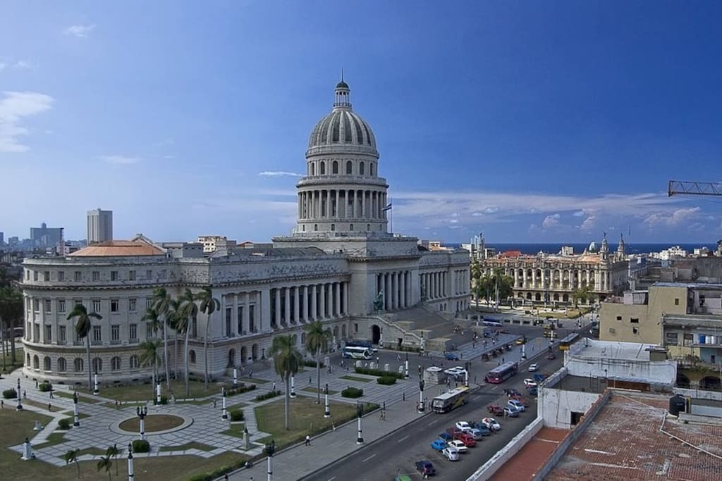 "CAPITOLIO" 5 minutos a pie