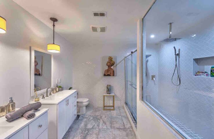 Vip! Las Vegas High End Villa Big Backyard gallery image 2