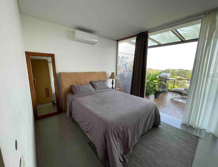 ห้องพักชั้นบน (ระดับถนน)