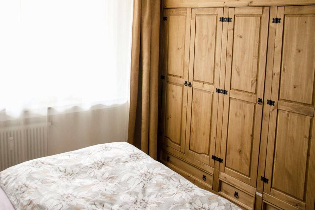 Schrank Schlafzimmer