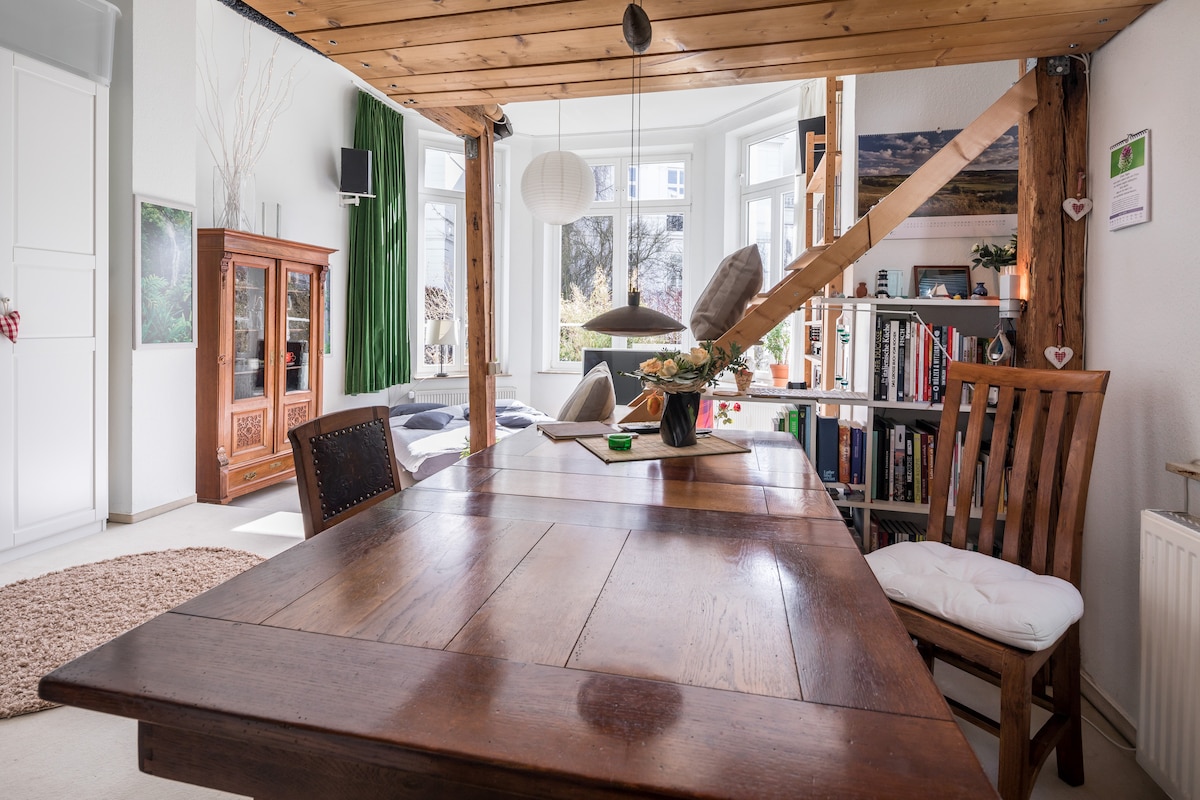 Sehemu ya kulia chakula au ofisi