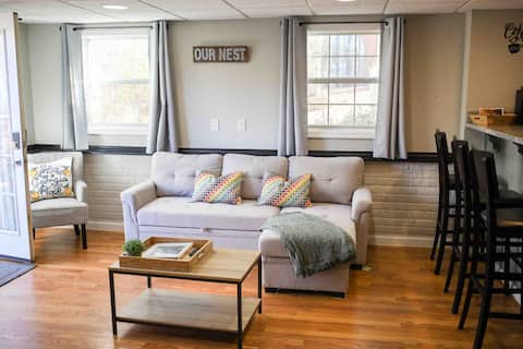 Robin's Roost - Basement unit- private yard!