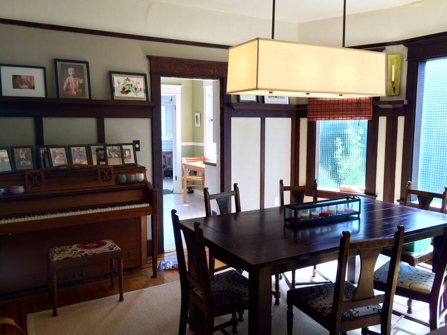 Dining Room, with seating for 6.