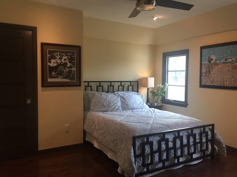 Private Bedroom (Queen)