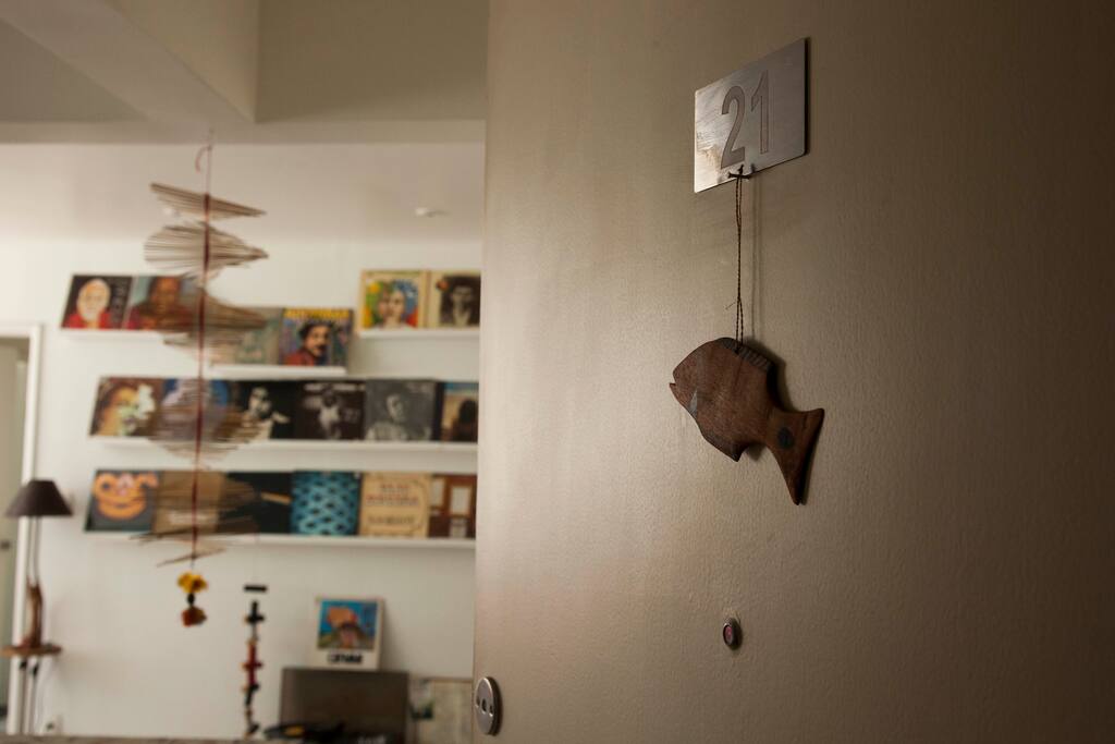 O peixe indica a porta certa. Tenho peixe no nome, no ascendente e na lua. (Vixe!) Haja peixes...