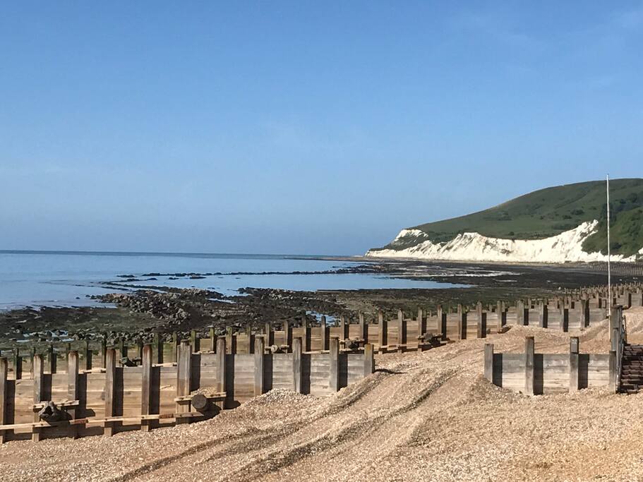 Stunning seafront - just a 5 minute walk away!