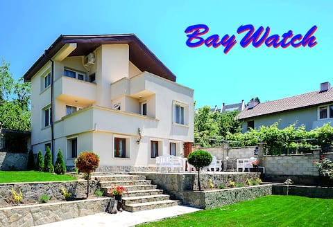 Successful Airbnb property: BayWatch, pure ambiance and only 450 m to the beach! in Аспарухово