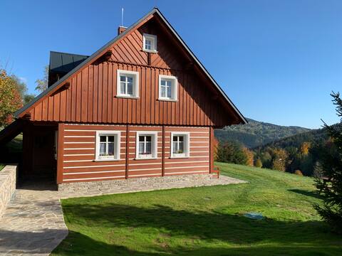 House Between Hills - Slopes View Cottage